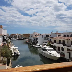 Magnífico Junto Al Canal Principal. Ampuriabrava